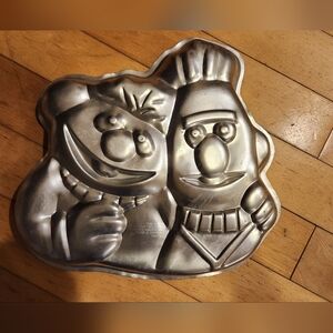 Sesame street Bert and ernie wilton cake pan baking oven bake